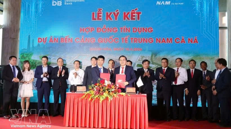 Investment deal signed for Ca Na LNG power plant, wharf projects